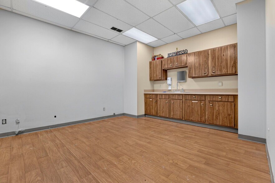 More Photos Of 3900 E Livingston Ave, Columbus Medical For Sale
