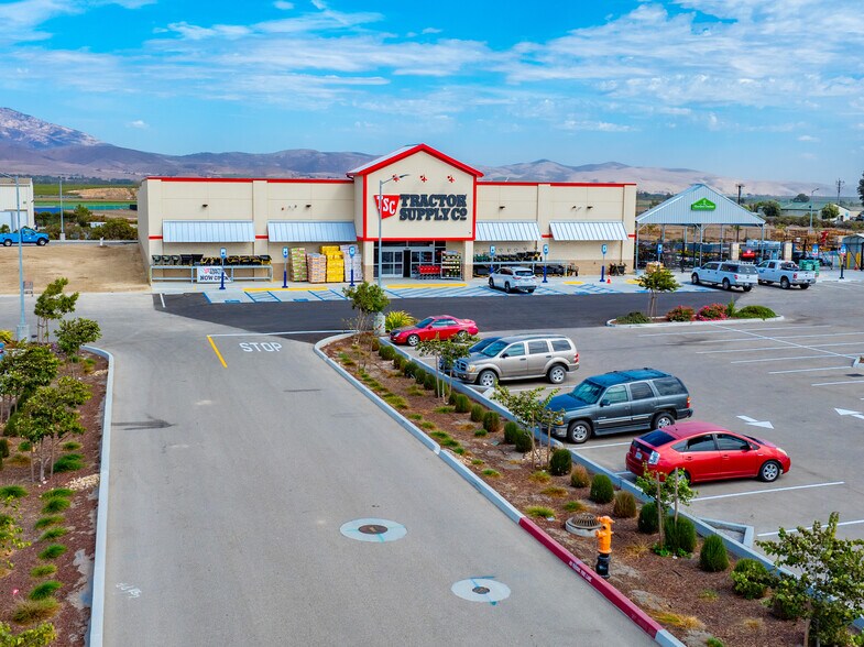 More Photos Of Tractor Supply, Soledad General Retail For Sale