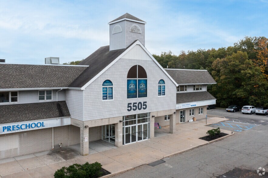 Primary Photo Of 5505-5507 Nesconset Hwy, Mount Sinai General Retail For Lease