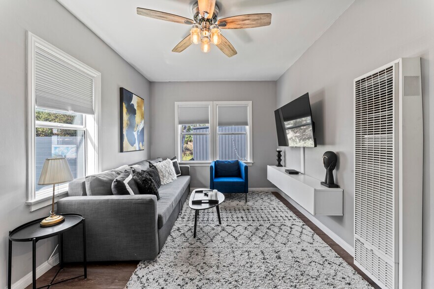 More Photos Of 281 W Main St, Ventura Storefront Retail Residential For Sale