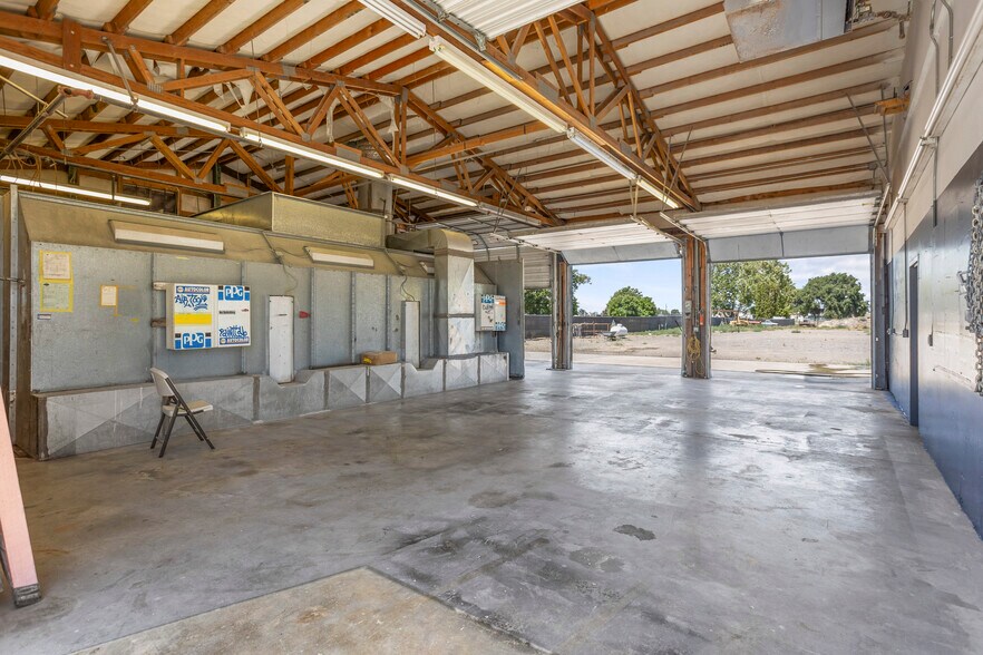 More Photos Of 2331 W A St, Pasco Distribution For Lease