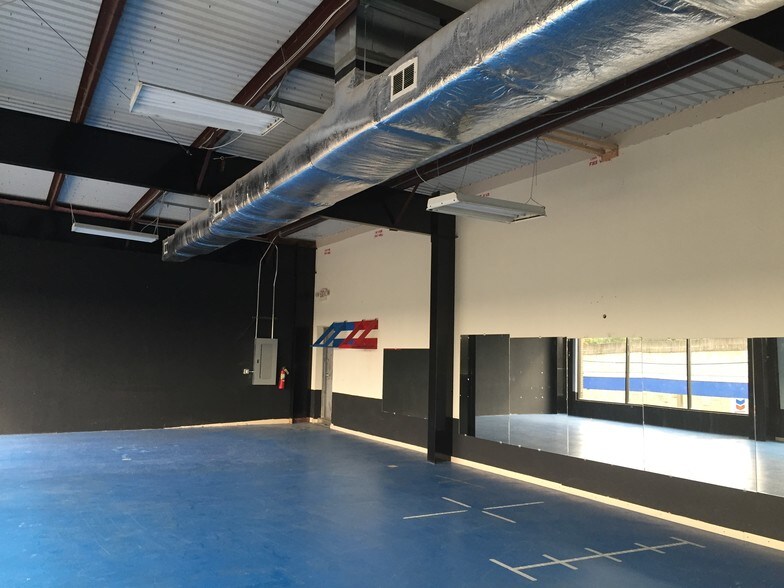 More Photos Of 6900 Peachtree Industrial Blvd, Atlanta General Retail For Lease