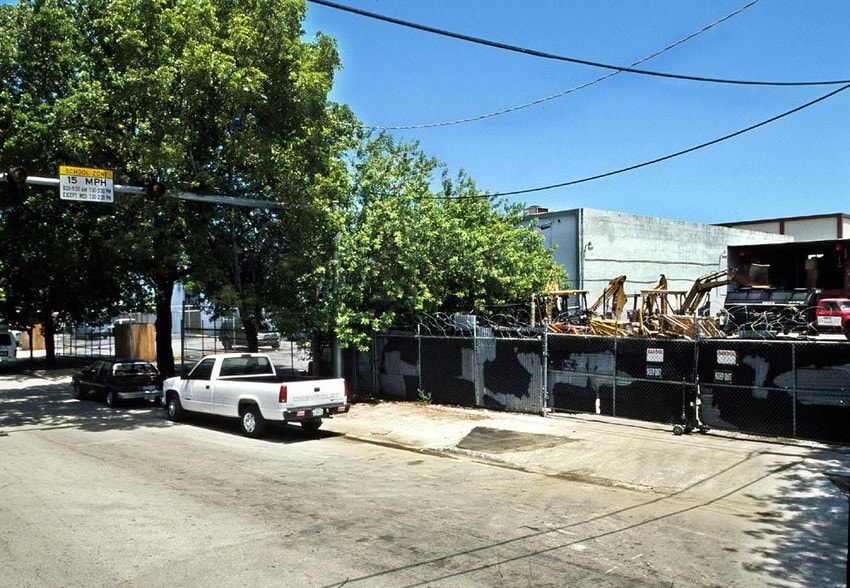 More Photos Of 1756-1770 NW 23rd St, Miami Warehouse For Lease