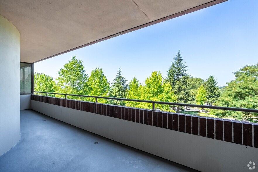 More Photos Of 11255 Kirkland Way NE, Kirkland Office For Sale