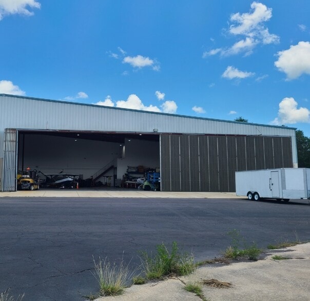 More Photos Of 1200 Flightline Blvd, Deland Flex For Lease