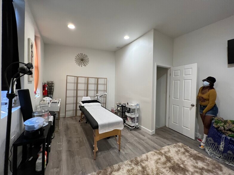 More Photos Of 226 N Liberty St, Baltimore Storefront Retail Residential For Sale