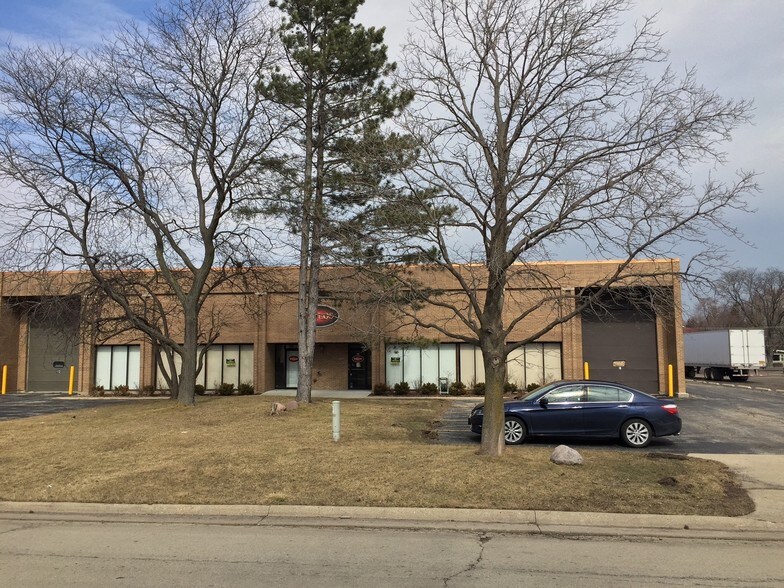 More Photos Of 110-112 Carpenter Ave, Wheeling Manufacturing For Lease