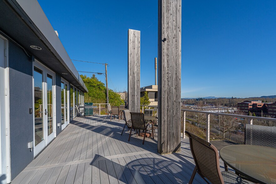 More Photos Of 4540 SW Kelly Ave, Portland Office For Sale