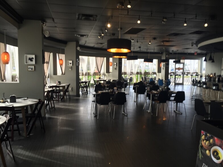 More Photos Of 350 E Seminole Blvd, Sanford Freestanding For Sale