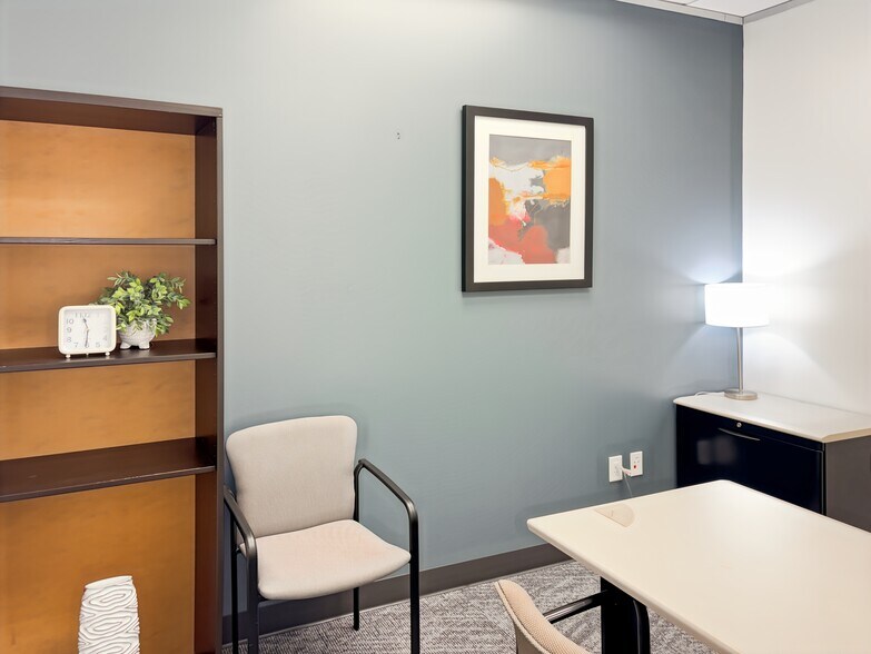 More Photos Of 21 Waterway Ave, The Woodlands Coworking Space