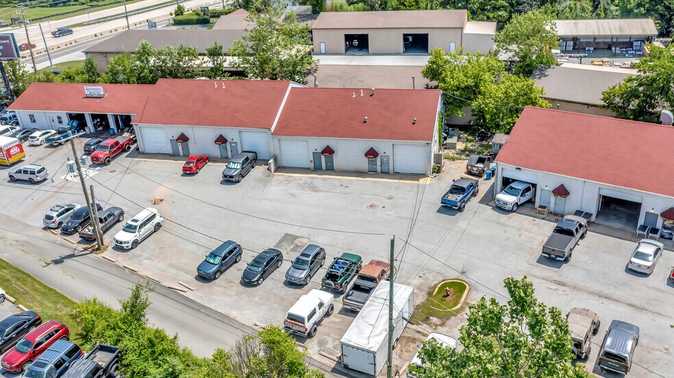 More Photos Of 2213 Ogletown Rd, Newark Warehouse For Lease
