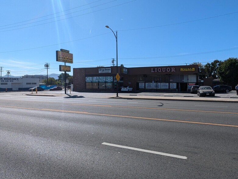 More Photos Of 2411 N San Fernando Blvd, Burbank Convenience Store For Lease
