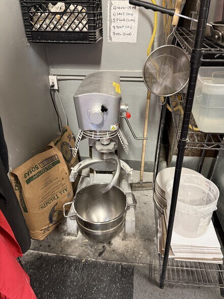 More Photos Of 4475 Ingraham St, San Diego Storefront For Lease