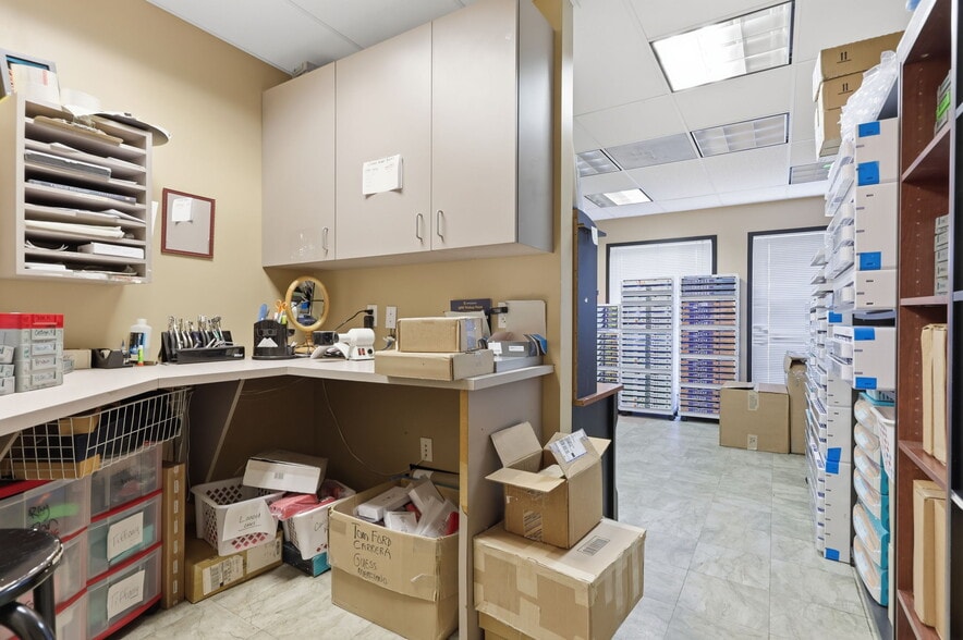More Photos Of 1568 Woodbourne Rd, Levittown Office For Lease
