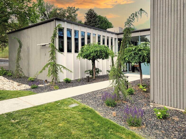 More Photos Of 9777 W Chinden Blvd, Garden City Office For Lease