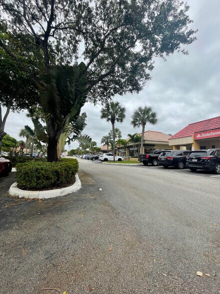 More Photos Of 9800-9860 Pines Blvd, Pembroke Pines Unknown For Lease