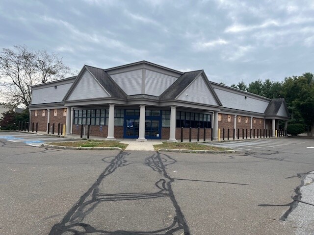 More Photos Of 588 Main St, East Haven Drugstore For Sale