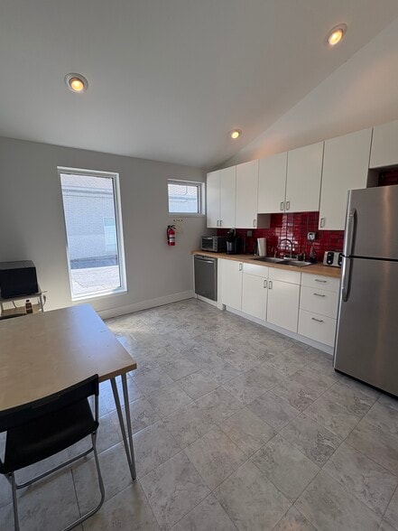 More Photos Of 253 NW 14th St, Atlanta Loft Creative Space For Sale