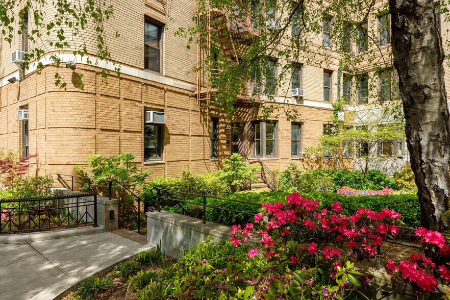 More Photos Of 20 Plaza St E, Brooklyn Apartments For Sale