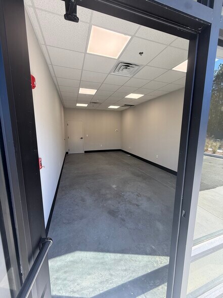 More Photos Of 11 Buckhead Bay Rd, Bluffton Flex For Lease