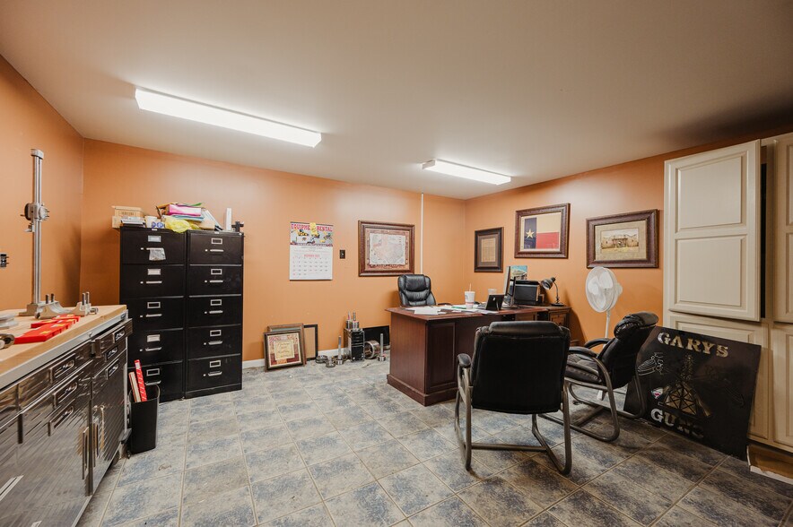 More Photos Of 12915 W County Road 122, Odessa Warehouse For Sale