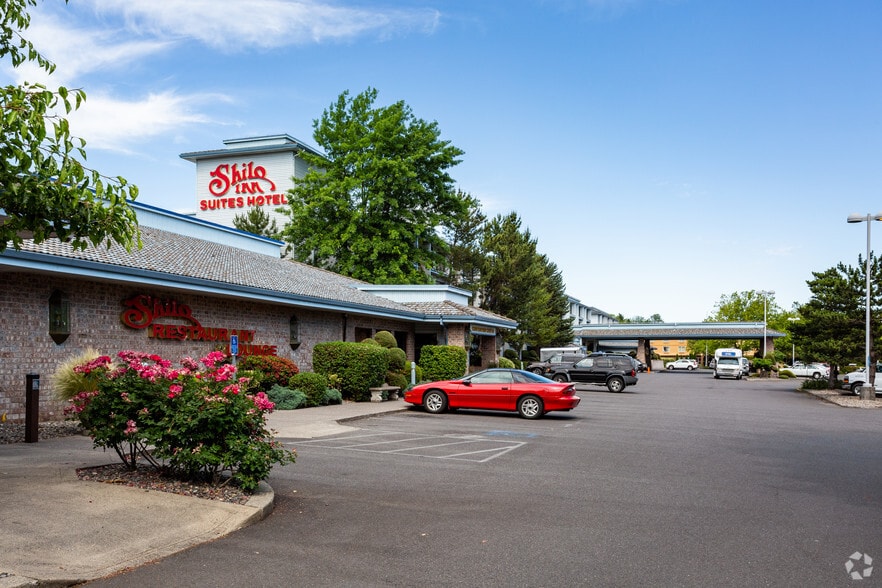 Primary Photo Of 11707 NE Airport Way, Portland Hotel For Lease