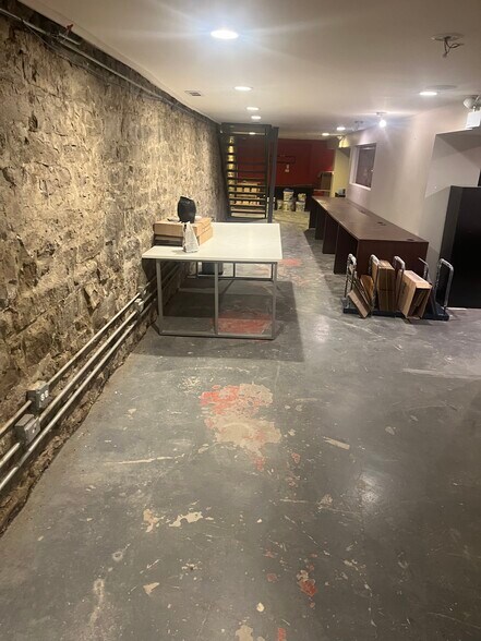 More Photos Of 2816 N Lincoln Ave, Chicago General Retail For Sale