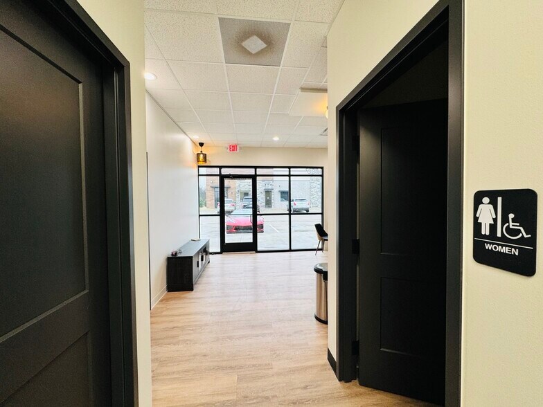 More Photos Of 15105 Crown At Lone Oak Rd, Edmond Office For Lease