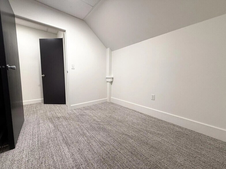 More Photos Of 2 W Saint George Blvd, Saint George Storefront Retail Office For Lease