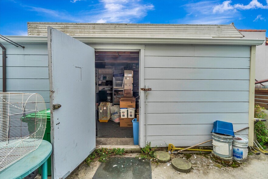 More Photos Of 2143-2145 Taraval St, San Francisco Veterinarian Kennel For Lease