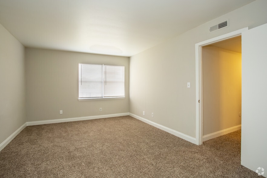 More Photos Of 1 Lakeside Rd, Greenville Apartments For Sale