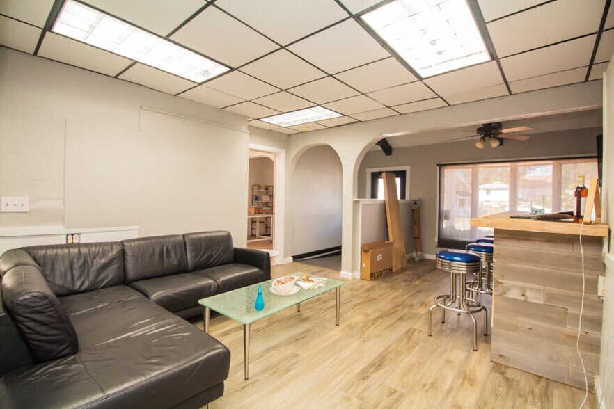 More Photos Of 636 Sunderland Rd, Worcester Freestanding For Lease