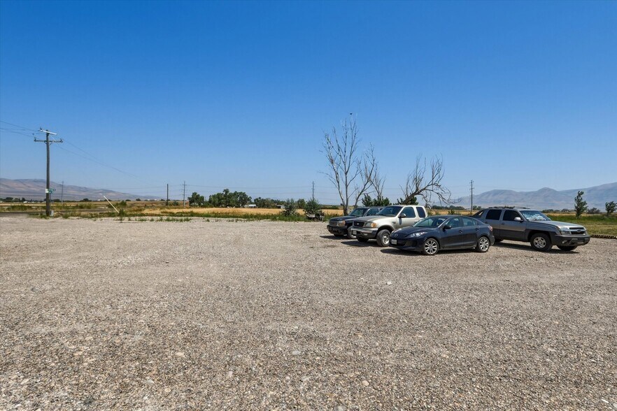 More Photos Of 9975 6400 w, Tremonton Office For Sale