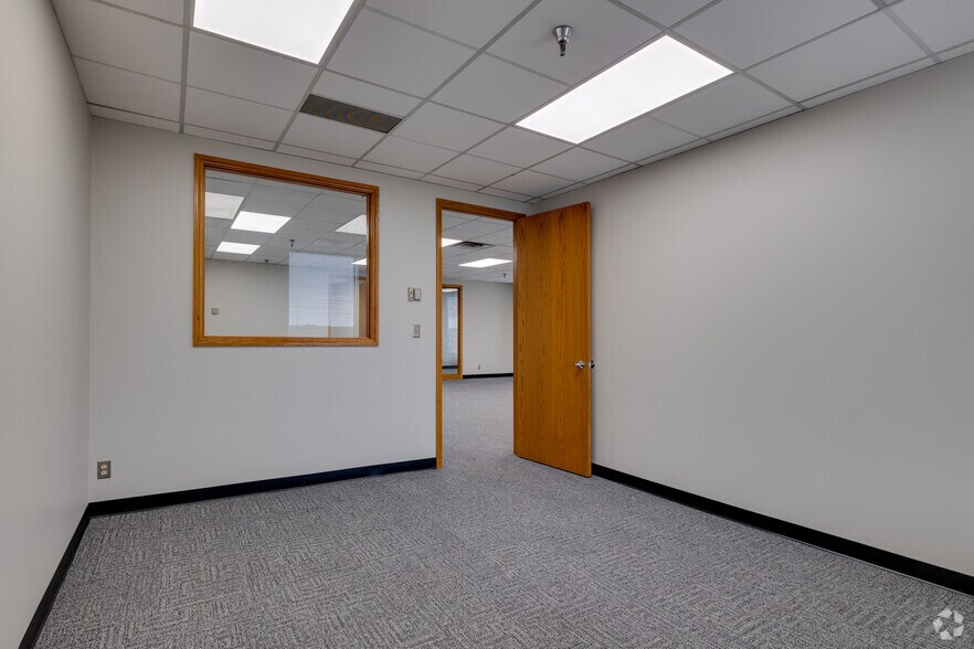 More Photos Of 3030 NW Expressway, Oklahoma City Office Residential For Lease