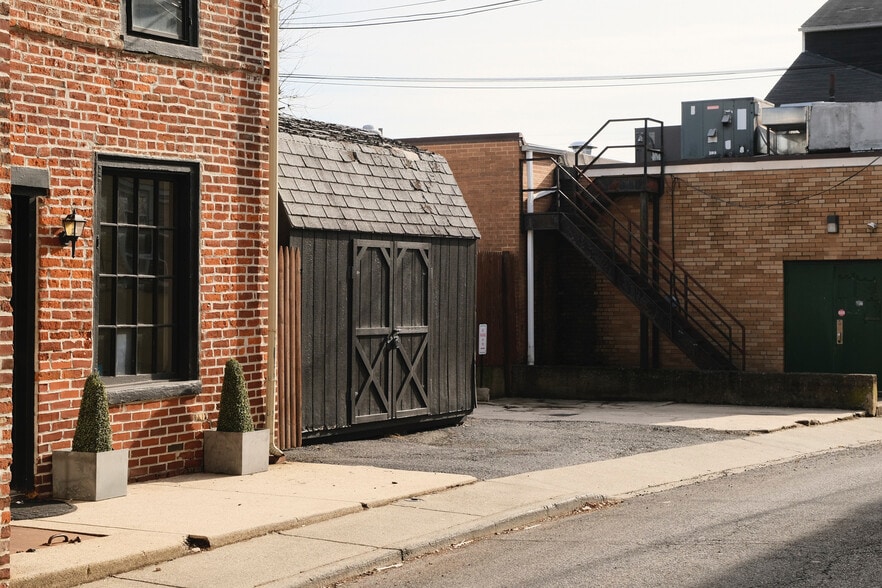 More Photos Of 924 W Walnut St, Allentown Storefront Retail Office For Sale