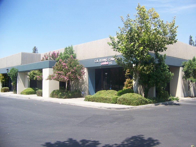 More Photos Of 4800 Stine Rd, Bakersfield Showroom For Lease