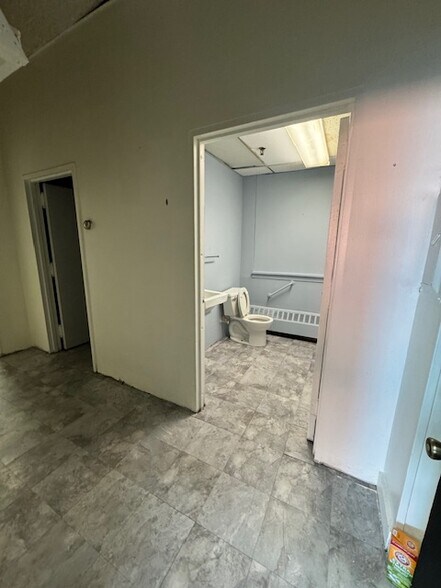 More Photos Of 1241 Main St, Bridgeport Apartments For Lease