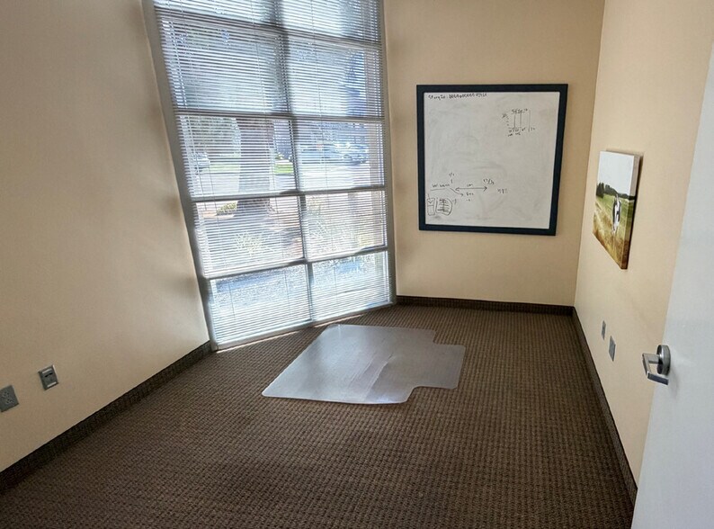 More Photos Of 7621 N Del Mar Ave, Fresno Office For Lease