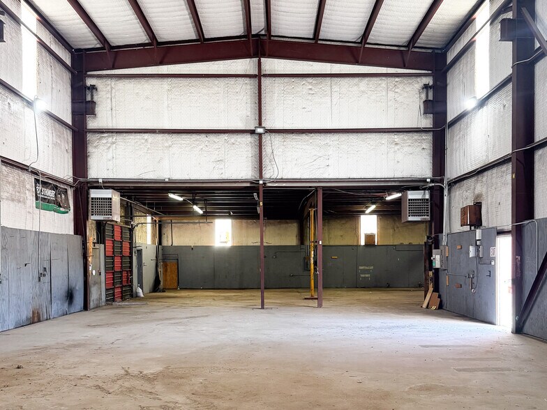 More Photos Of 1215 S Florida St, Borger Warehouse For Lease