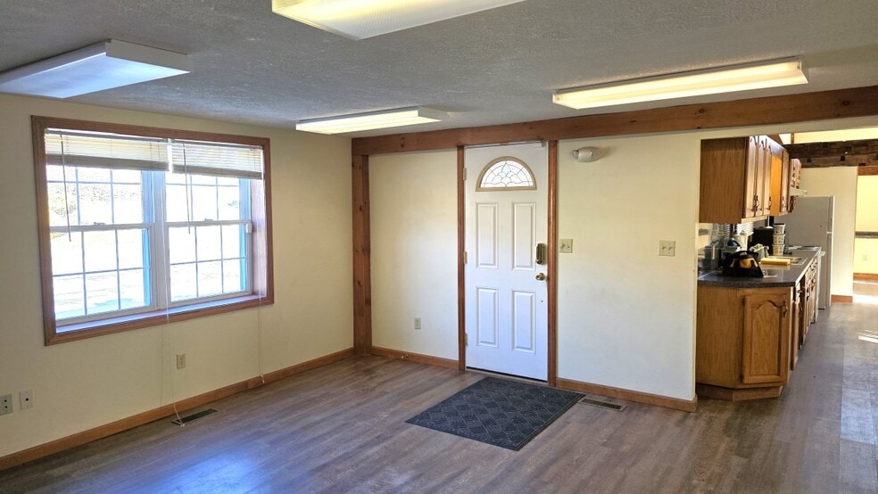 More Photos Of 1020 Echo Lake Rd, Watertown Office Residential For Lease