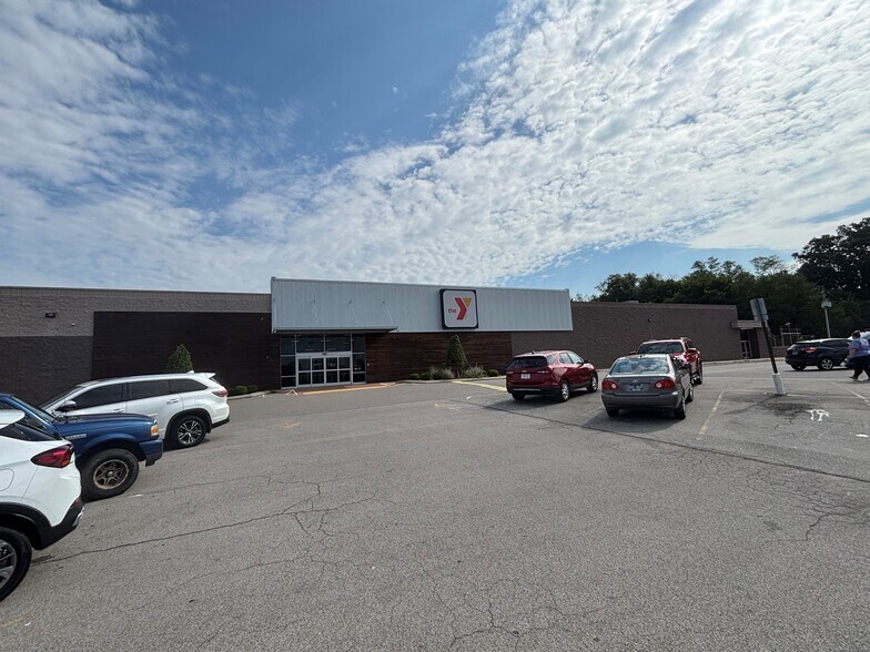 More Photos Of 225 Henslee Dr, Dickson General Retail For Sale
