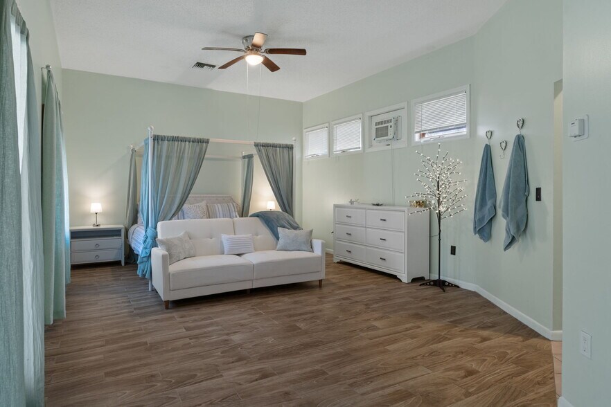 More Photos Of 8301 Congress St, Port Richey Flex For Sale