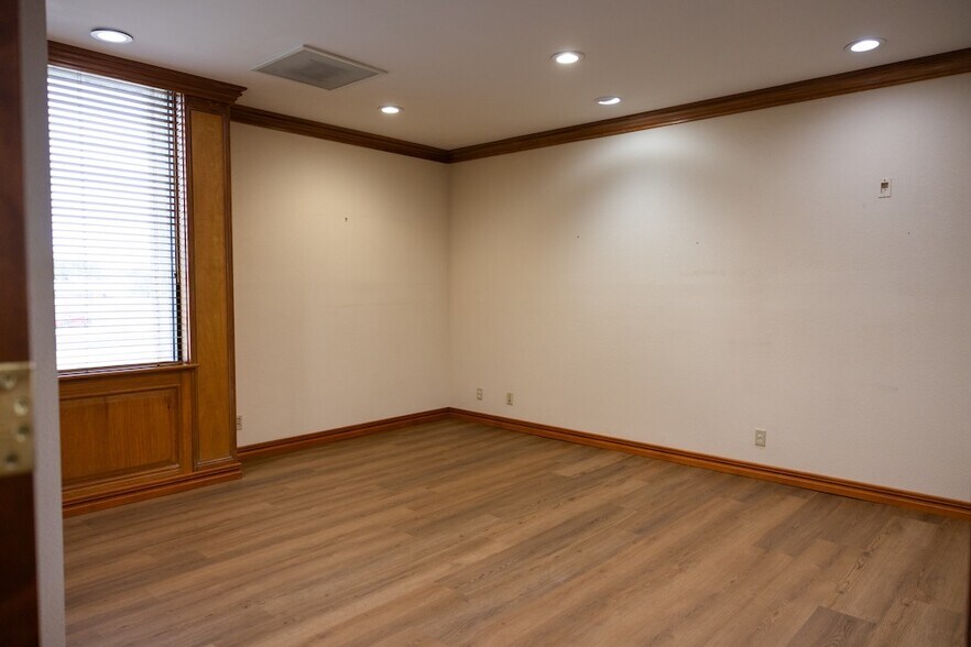 More Photos Of 10225 W Thunderbird Blvd, Sun City Medical For Sale