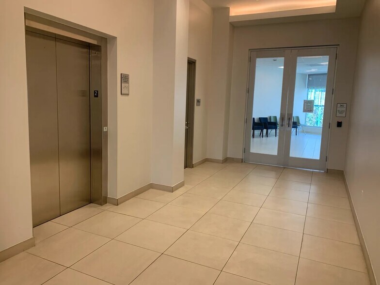 More Photos Of 207 E Shore Dr, The Woodlands Office For Lease