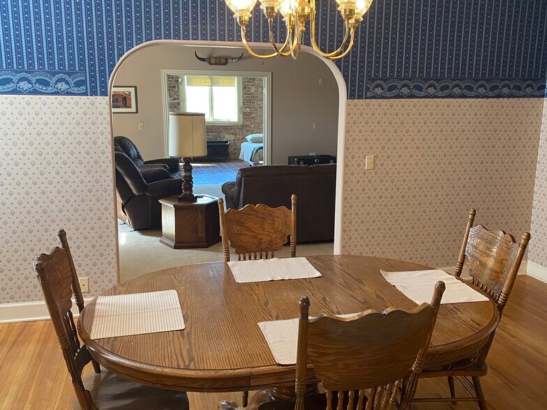 More Photos Of 102 N Fowler St, Meade Office For Sale