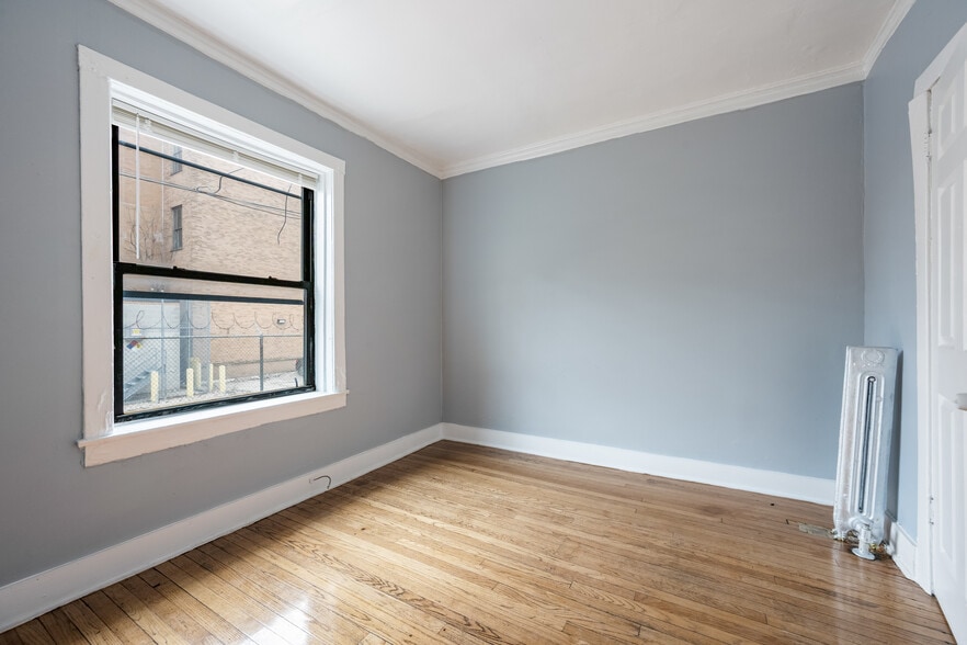 More Photos Of 4408-4414 S Drexel Blvd, Chicago Apartments For Sale