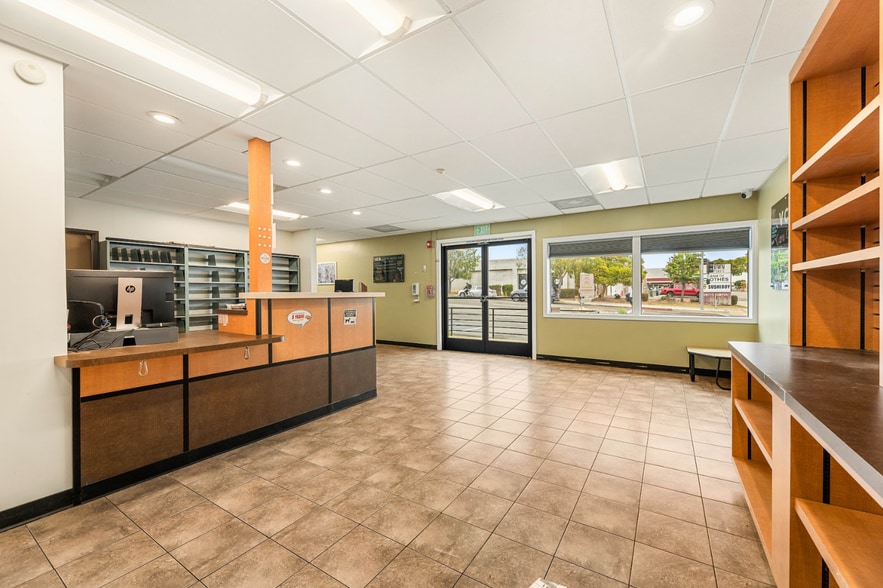 More Photos Of 20805 Hawthorne Blvd, Torrance Veterinarian Kennel For Lease