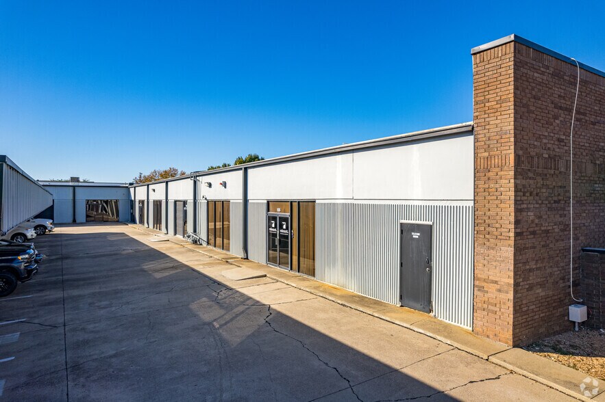 More Photos Of 3150 Premier Dr, Irving Unknown For Lease