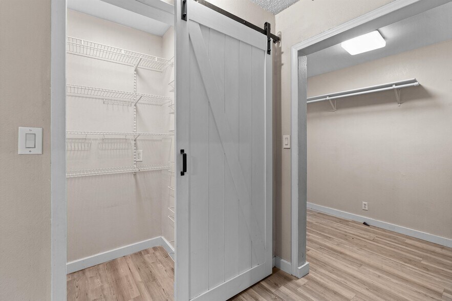 More Photos Of 605 E Broadway St, Jefferson General Retail For Sale