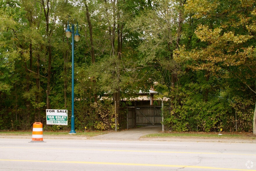 More Photos Of 29016 Ford Rd, Garden City Office For Sale